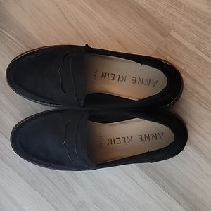 Women's black loafers NWOT